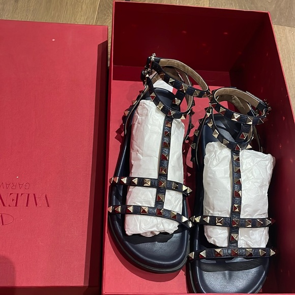 Valentino Garavani Leather Roman Stud Sandals - Picture 1 of 6
